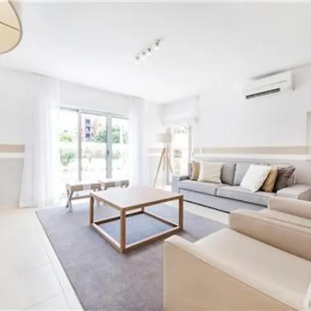Outstanding 3 Bedroom Townhouse Сasa de vacaciones Quarteira
