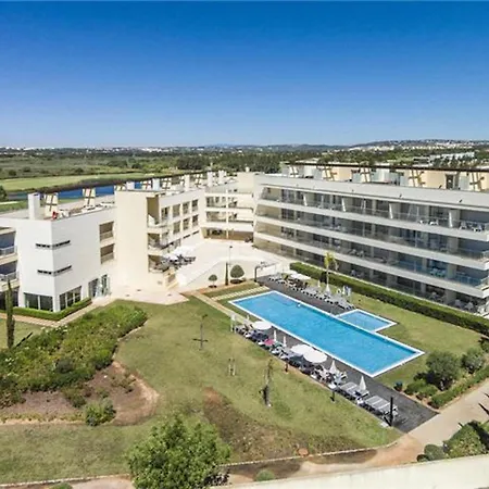 Outstanding 3 Bedroom Townhouse Сasa de vacaciones Quarteira