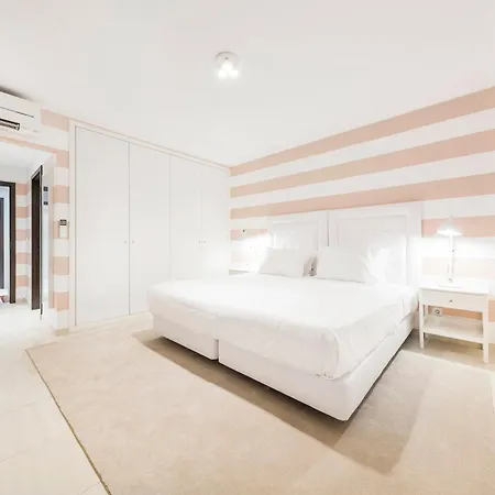 Outstanding 3 Bedroom Townhouse