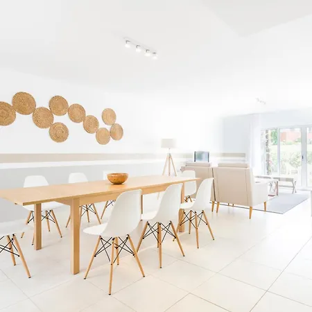 Outstanding 3 Bedroom Townhouse