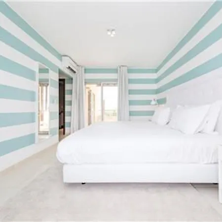 Outstanding 3 Bedroom Townhouse Holiday home