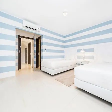Holiday home Outstanding 3 Bedroom Townhouse