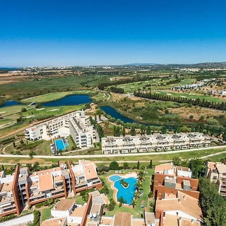 Outstanding 3 Bedroom Townhouse